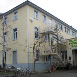 Umbau eines Gewerbegebäudes zu einem „Back Pack Hostel“ in Freiburg